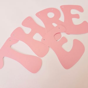 Due graziosi striscioni personalizzati per il secondo compleanno delle bambine, ideali come regalo memorabile Candy pink card