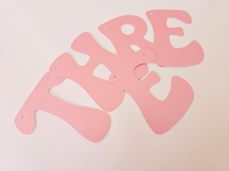 Due graziosi striscioni personalizzati per il secondo compleanno delle bambine, ideali come regalo memorabile Candy pink card