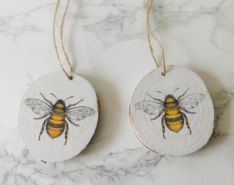 Handpainted Bumble Bee Wood Slice Ornament: Christmas Tree Decoration