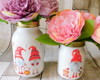 Jarrón Kilner con gnomo pintado: centro de mesa navideño