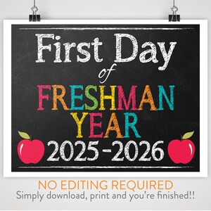 Letrero escolar imprimible para el primer día de primer año, fondo de pizarra, para imprimir en casa, descarga instantánea, sin necesidad de edición.
