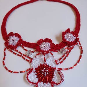 Red crochet necklace Red necklace Women&#39;s necklace Gift for her Valentine&#39;s Day accessories Necklace with flowers and beads