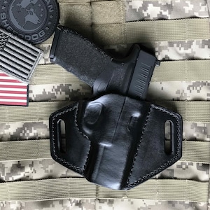 Sig Sauer P365-XMACRO, Leather Forward Cant Holster, With & Without Optic.