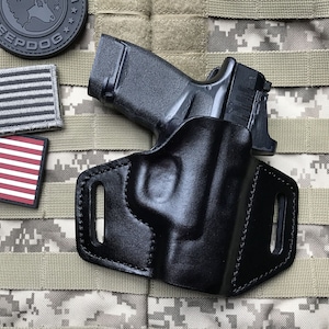 Fits Springfield Hellcat With or Without OSP Sight, Forward Cant Leather Holster and Sweat Shield