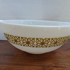 vintage Pyrex Cinderella mixing bowl, cottage