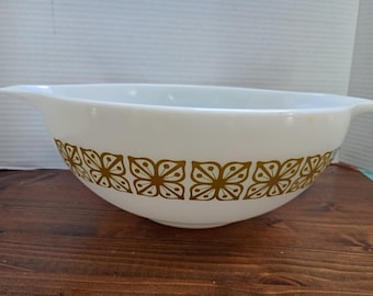 vintage Pyrex Cinderella mixing bowl, cottage