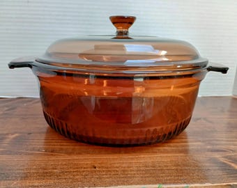 Vintage Anchor Hocking 2 quart covered casserole dish, oven safe, cottage