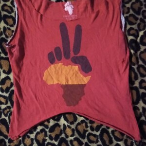 Crop Top, Bauch shirt, rotes Shirt, sparsame Kleidung, modifizierte Kleidung, upcycled Kleidung, Peace Shirt, niedliche Shirts, ärmelloses Top