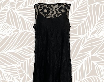Vintage 90er Jahre Schwarzes Florales Spitzenkleid • Ärmellos • Spitze über schwarzem Schlupfkleid • Schlüssellochausschnitt im Rücken • Leichtes Tragen / Toller Look