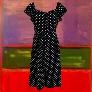 Vintage 00s Navy Polka Dot Dress • Sweetheart Neckline • Flutter Sleeves • Brown Buttons down the Front • Tie Belt • Easy Wearing/Super Cute