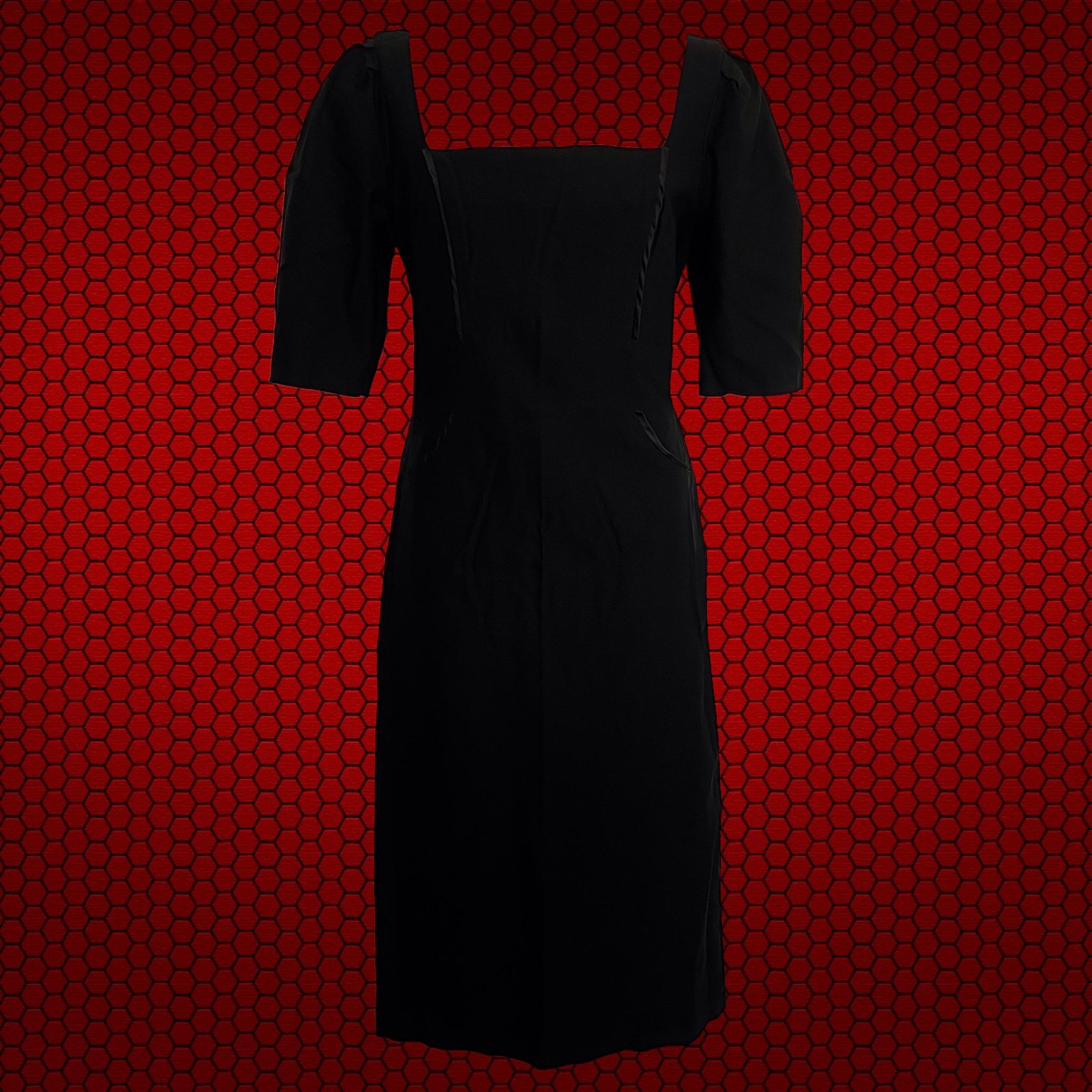 Vestido vintage de los años 00 con escote cuadrado en color negro