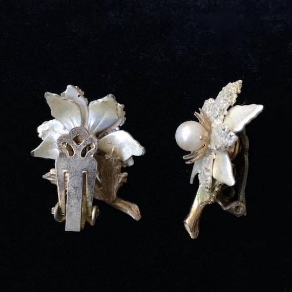 Vintage 1950's Flower Earrings • Clip-ons • Ename… - image 2