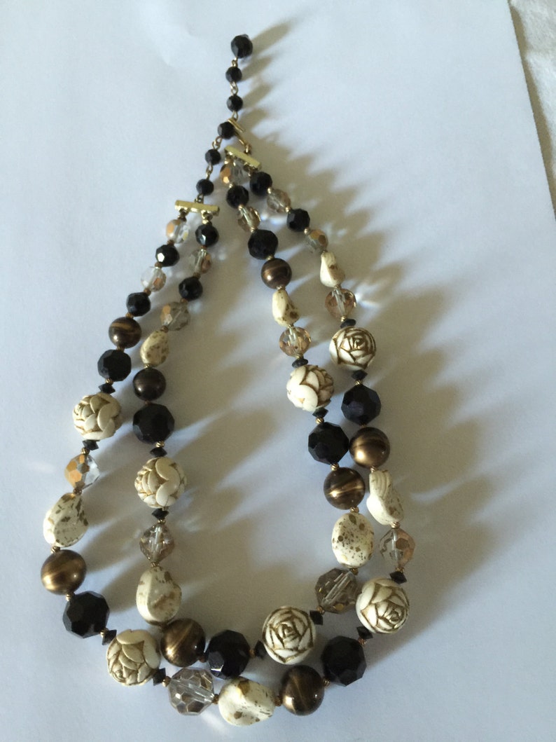 Vintage Ladies Beaded Necklace