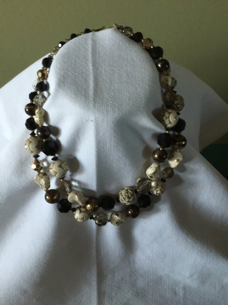 Vintage Ladies Beaded Necklace
