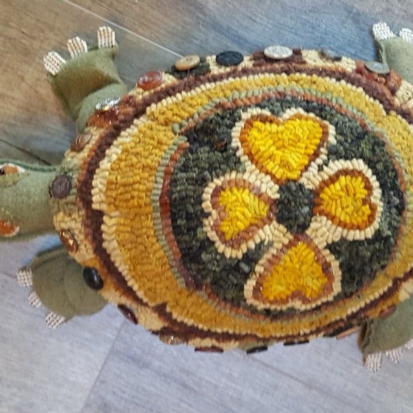 On the Move 3D tortoise rug hooking pattern