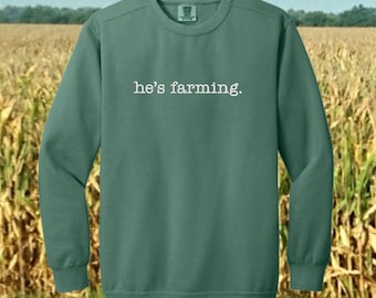 Sweat-shirt brodé He's Farming à col rond - Couleurs confortables - Amusant - Femme de fermier