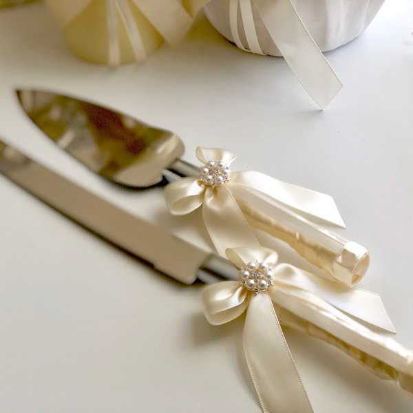 Ivory Cake Serving set, Ivory Cake Server Set, Beige Wedding Cake Cutting Set, Wedding cake knife and Server, Ivory Wedding knife set
