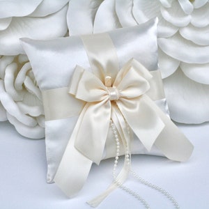 Ring Bearer Pillow Ivory Wedding Pillow, Wedding Ring Pillow, Ivory Ring Holder, Pearl Ring Pillow, Ivory Ringkissen, Beige Wedding Pillow