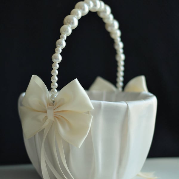 Ivory Flower Girl Basket / Pearl handle Basket / Pearls Basket / Ivory Wedding Basket / Ivory Basket / Ivory Flower Basket, Flower Girl Gift