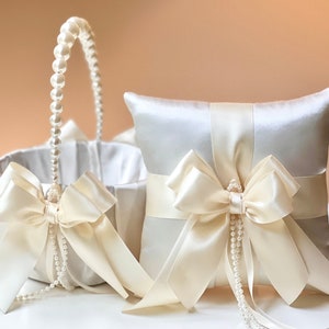 Elfenbenskorg för brudeflicka Beige bröllopskorg Elfenbenskorg med pärlehandtag för bröllop, presentförslag till brudeflicka, bröllopsdekorationer Blomkorgar 1Pillow+1Baskt,Ivory
