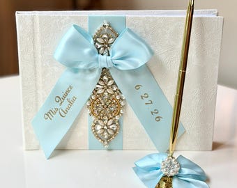 Księga Gości Quinceanera w kolorze jasnoniebieskim i złotym | Księga Gości Quinceanera | Spersonalizowana kokarda ze wstążki | Zestaw do serwowania tortu – opcja Księga Gości na 16. urodziny