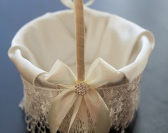 Lace flower girl basket, Flower girl basket ivory, wedding lace basket, Classic ivory basket, Simple bridesmaid basket ivory