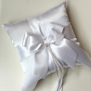 white ring bearer pillow with pearls