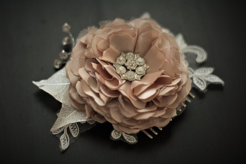 Beige Wedding Hair Comb, Bridal Comb, Bridesmaid hair comb, Hair Accessories, Bridal Headpieces, Flower Hair Comb, Unique Hair Comb image 2