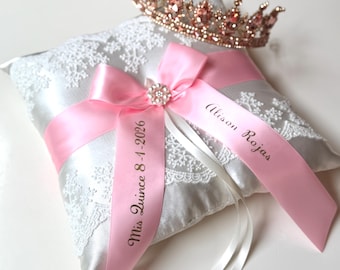 Różowa poduszka z koronką i personalizacją | Poduszka z koroną Quinceañera | Poduszka Mis Quince | Poduszka z koroną | Uchwyt na tiarę na 15. urodziny