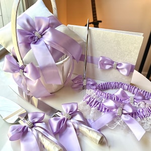 Bloemenmeisje mand ringkussen gastenboek met pen Bruids jarretel set taart serveerset in lavendel paars Decor huwelijkscadeau
