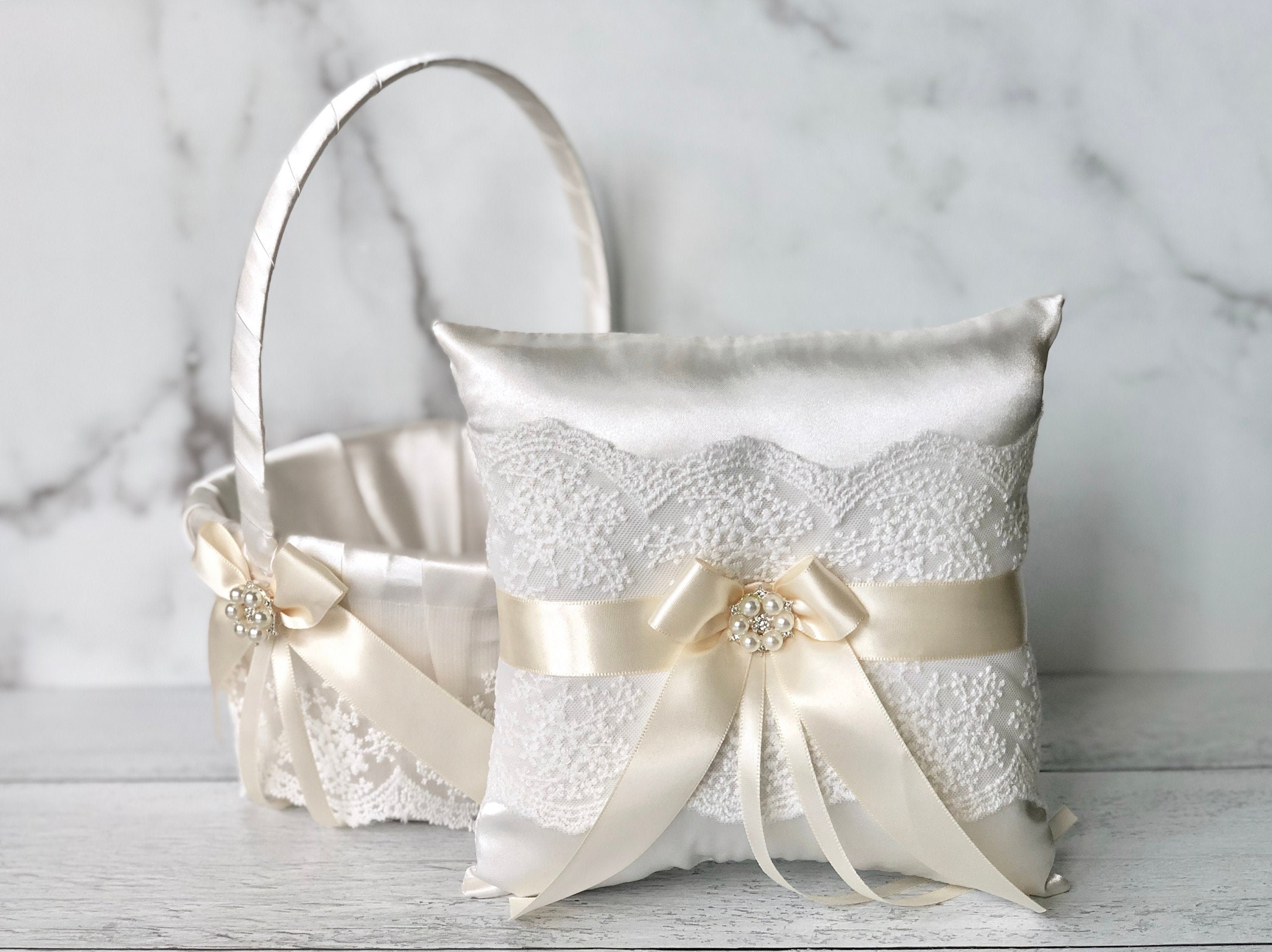 ウェディングリングピロー、リングベアラーピローアイボリーウェディングピロー、レースリングピロー、ベージュリングピロー、リングキッセンリングクッション リングベアラーギフト - Etsy 日本