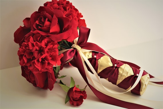 red bridesmaid bouquets