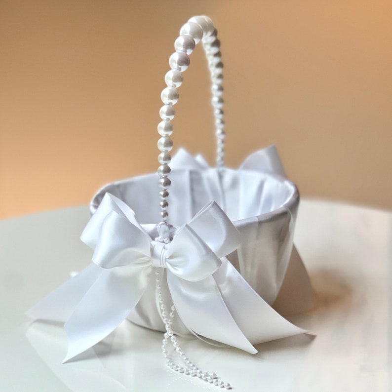 White flower girl basket with pearl handle, flower girl gift proposal