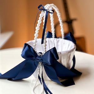 Flower Girl Basket Navy Blue Wedding Basket Flower Girl Gift Proposal Pearl Handle Basket for Wedding Ceremony Decor Classic Flower Basket