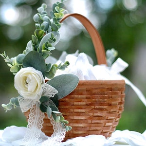 Bloemenmeisje mand, wilg bloemenmand, rustieke bloemenmeisje manden, versierde mand, houten bruiloft manden, rustieke bruiloft decor, Boho