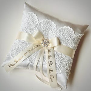 Juego de almohadas para quinceañeras, tiara de quinceañera en color marfil y dorado, almohada para arrodillarse en quinceañera, libro de visitas, decoración para fiestas, libro de visitas personalizado para quinceañeras