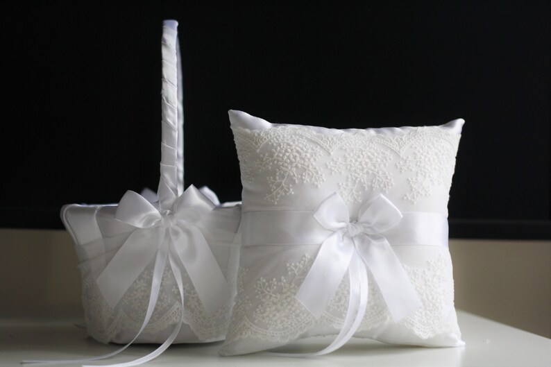 Wedding Ring Pillow Basket Lace Wedding Pillow White Ring Holder White Flower Girl Basket White Ring Bearer Pillow White Wedding Basket