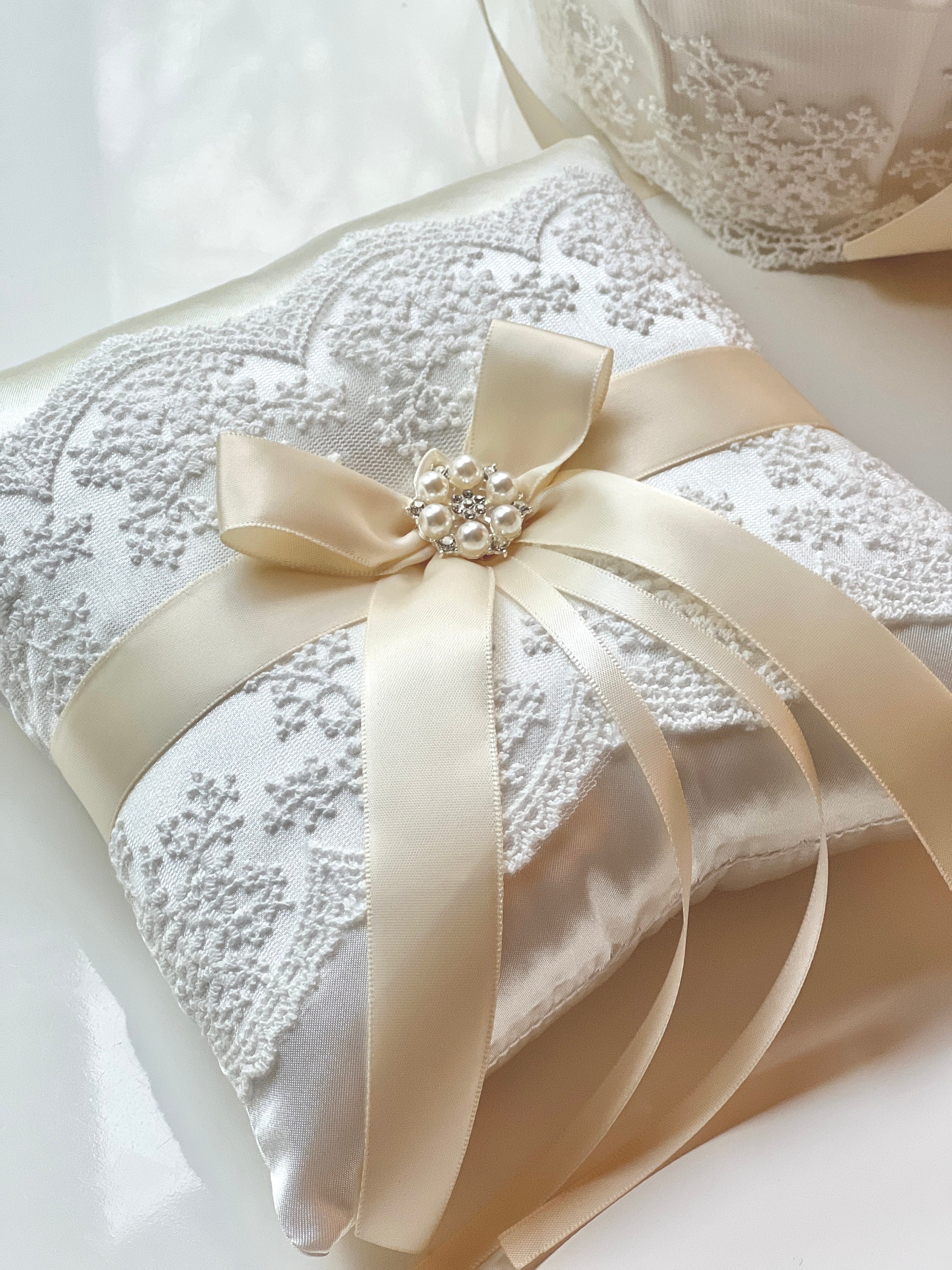 1 pièce Porte-alliance de riage pour enfant de fleur avec coussin, panier de fleurs, panier de fleurs à in en dentelle de strass, coussin de bague carré blanc à fleurs, panier de