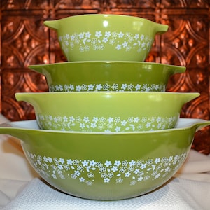 Vintage Pyrex Spring Blossom Nesting Bowls: Green Mixing Set