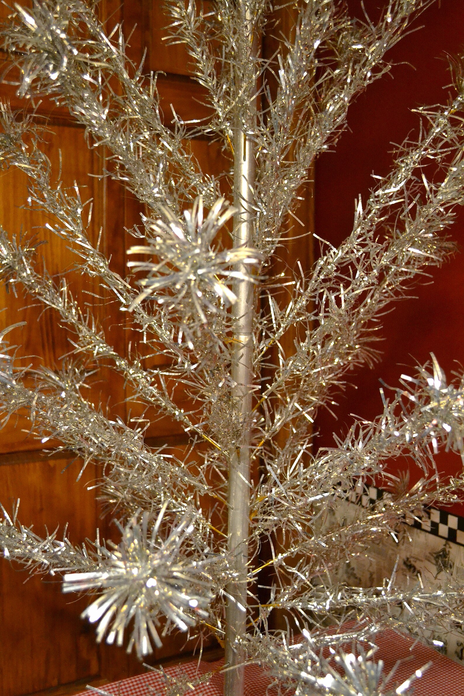 Sparkler 6 Ft Aluminum Christmas Tree The Sparkler Pom Pom 6 Etsy