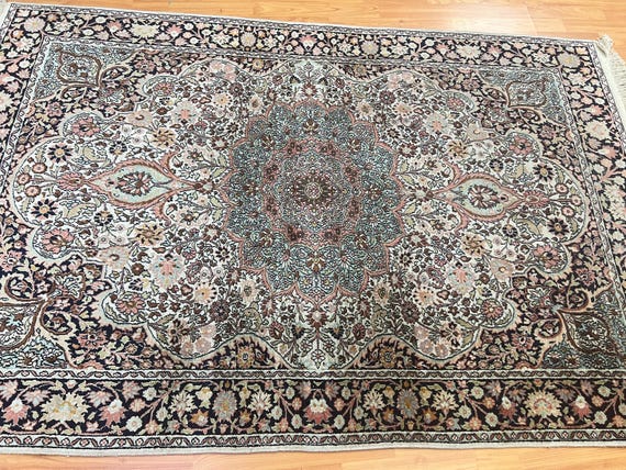 4'1" x 6'4" Kashmir Oriental Rug - 1960s - Hand Made - Silk Pile