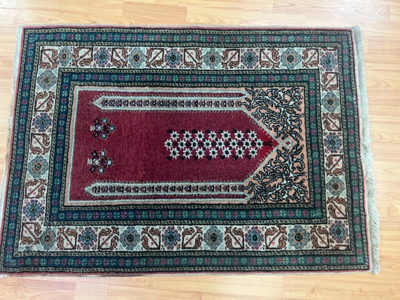 2'8" x 3'10" Turkish Prayer Oriental Rug - 1950s - Hand Made - 100% Wool