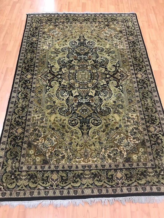 4'7" x 7' Pakistani Floral Oriental Rug - 1980s - Hand Made - 100% Wool