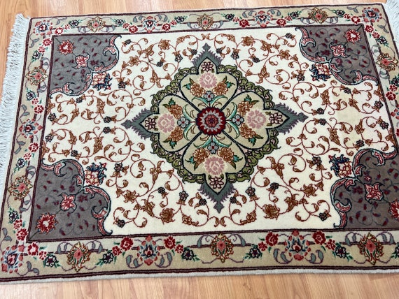 2'1" x 3'1" Floral Turkish Oriental Rug - Full Pile - Hand Made - Wool and Silk