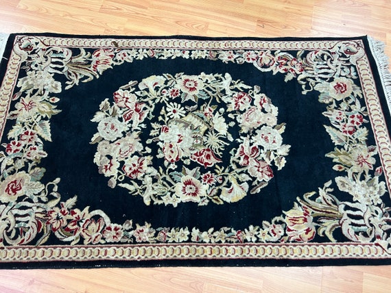 2'6" x 4'6" Pakistani French Savonnerie Design Oriental Rug - Hand Made