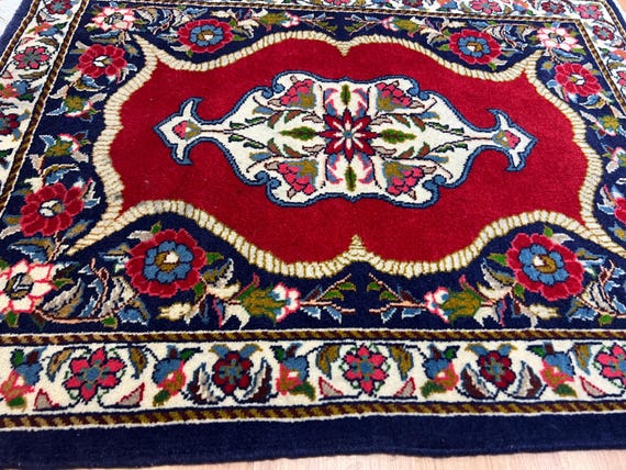 2'4" x 3' Turkish Oriental Rug - Hand Made - 100% Wool