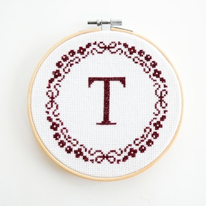Cross stitch pattern - Wreath with initial - 26 letters included - PDF pattern
