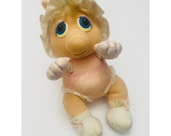 1985 Muppet Babies Baby Miss Piggy poupée en peluche 7,5 pouces tenue Hasbro rose à pois