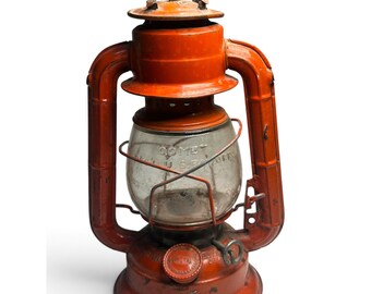Lanterne ouragan Dietz Comet vintage des années 1940 : métal orange-rouge, globe en verre (Syracuse, NY)