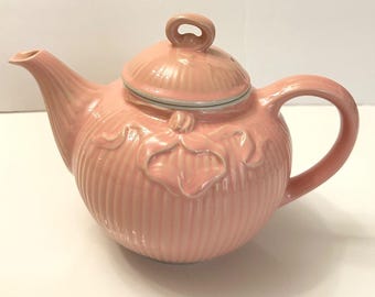 Théière Hall China Collection Nœud papillon victorien 6" Rose poudré de collection